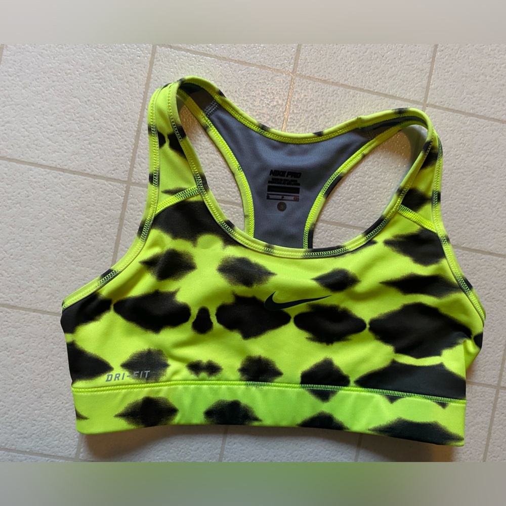 NWOT Nike sports bra